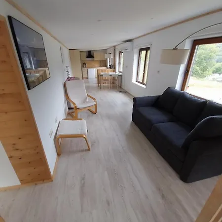 Mont Lilas - Halte En Vallee De Meuse * Heer