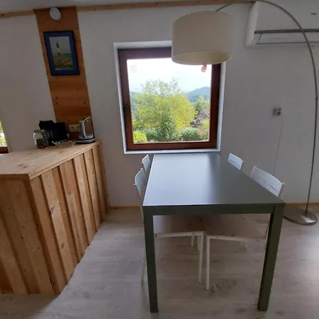 Mont Lilas - Halte En Vallee De Meuse * Heer