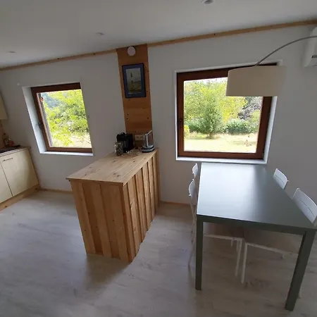 Mont Lilas - Halte En Vallee De Meuse *