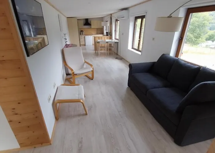 Mont Lilas - Halte En Vallee De Meuse * Heer