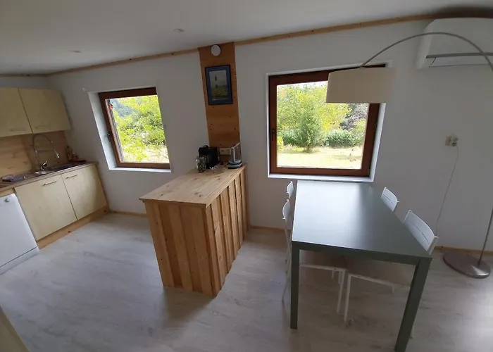 Mont Lilas - Halte En Vallee De Meuse *